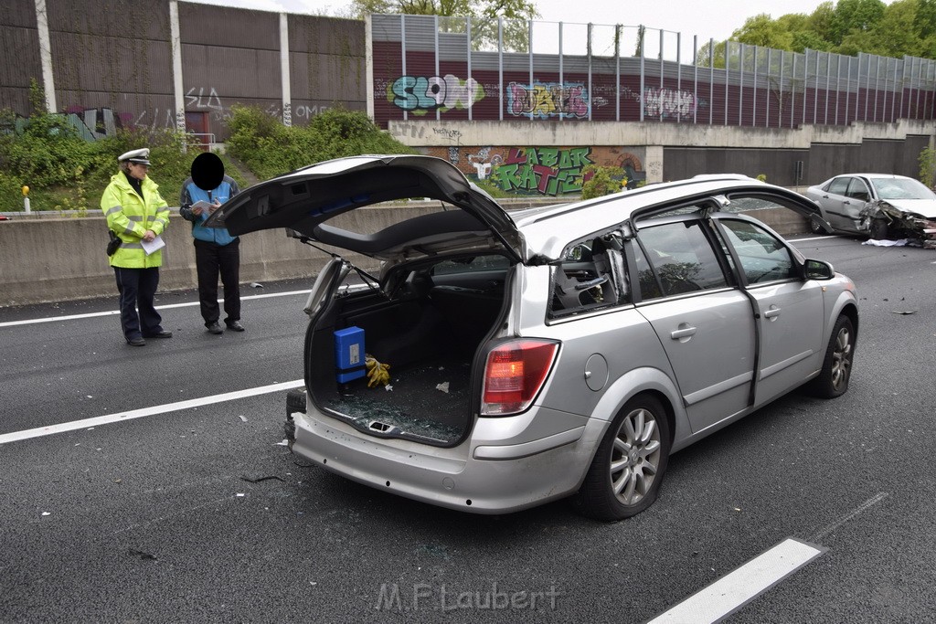 VU Auffahrunfall A 3 Rich Oberhausen kurz vor AS Koeln Dellbrueck P107.JPG - Miklos Laubert